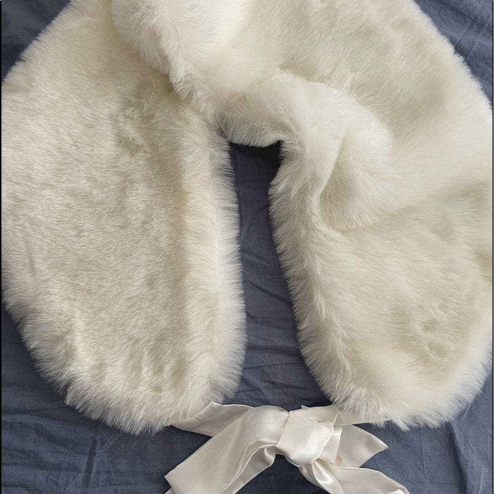 Faux fur tie scarf